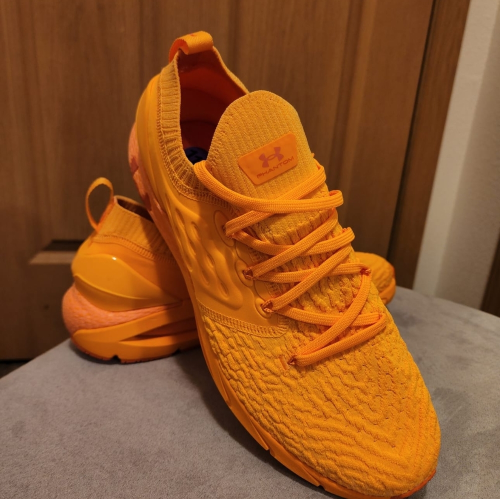 New Under Armour  HOVR Phantom 2 Lunar Orange Men's Sneaker Shoe. Size 11.5